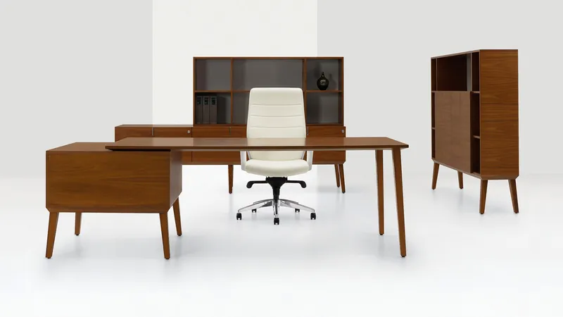 Executive desk, manufacturer photo
