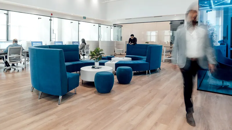 Lounge, manufacturer photo