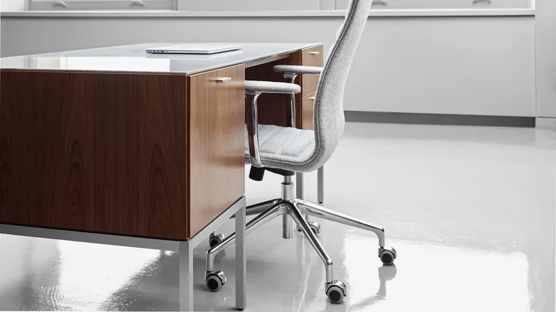 Private office desk, manufacturer photo