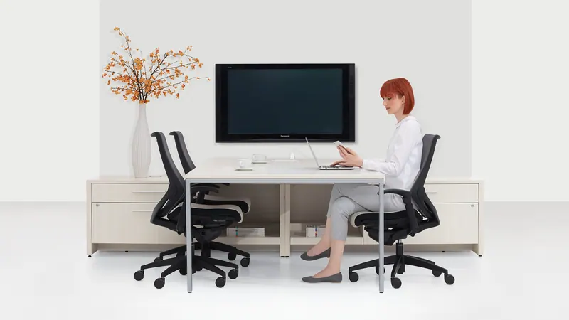 Private office desk, manufacturer photo